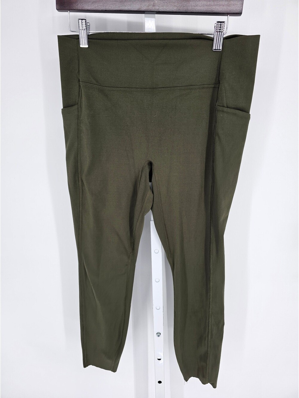 All in Motion Womens Sz L Cropped Compression Athletic Leggings Olive Green